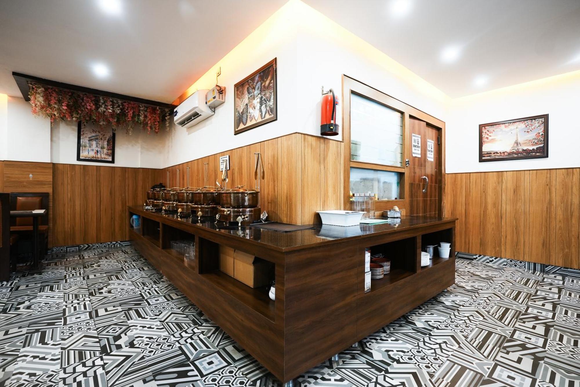 Hotel The 7 Seas Rishikesh Bagian luar foto