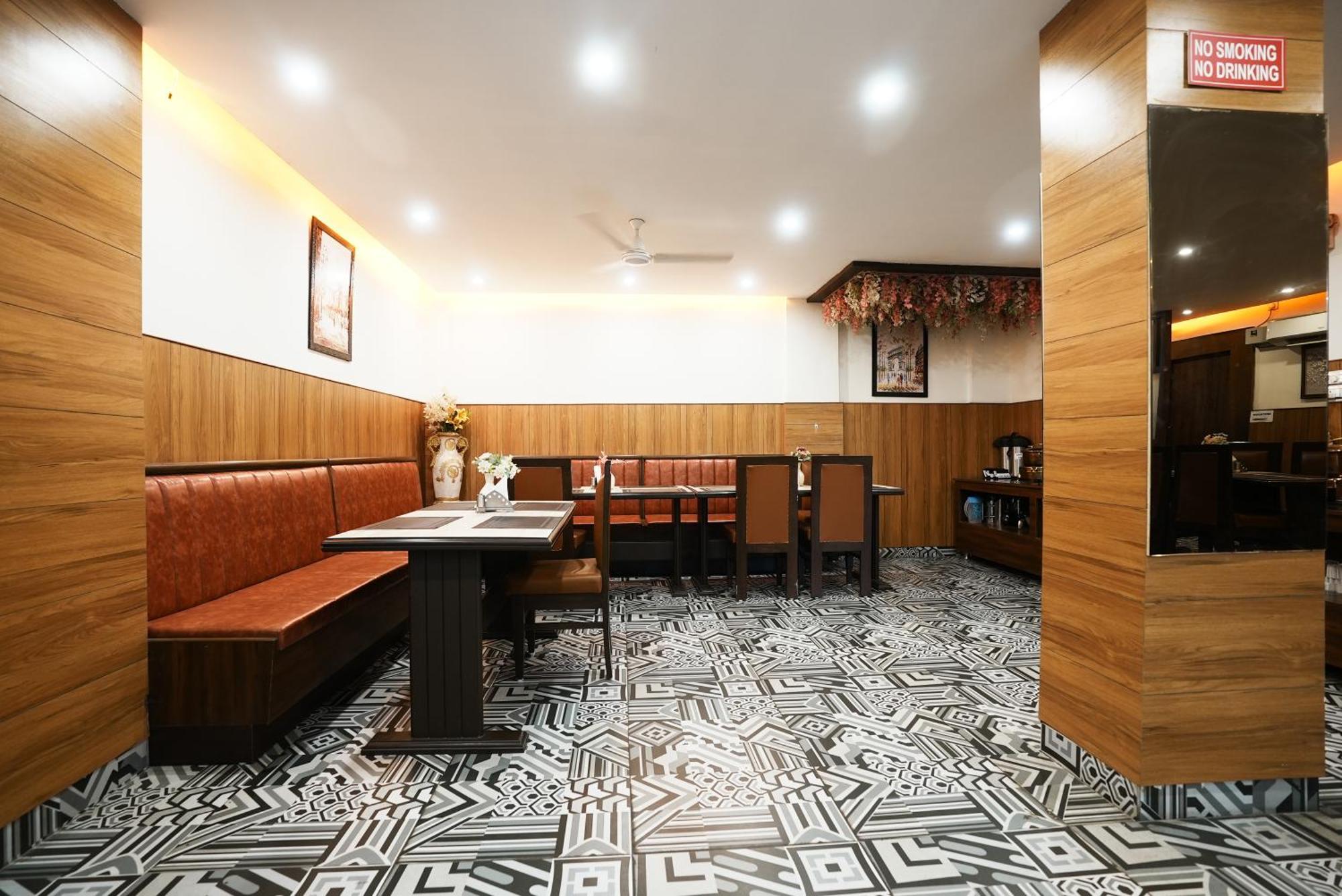 Hotel The 7 Seas Rishikesh Bagian luar foto
