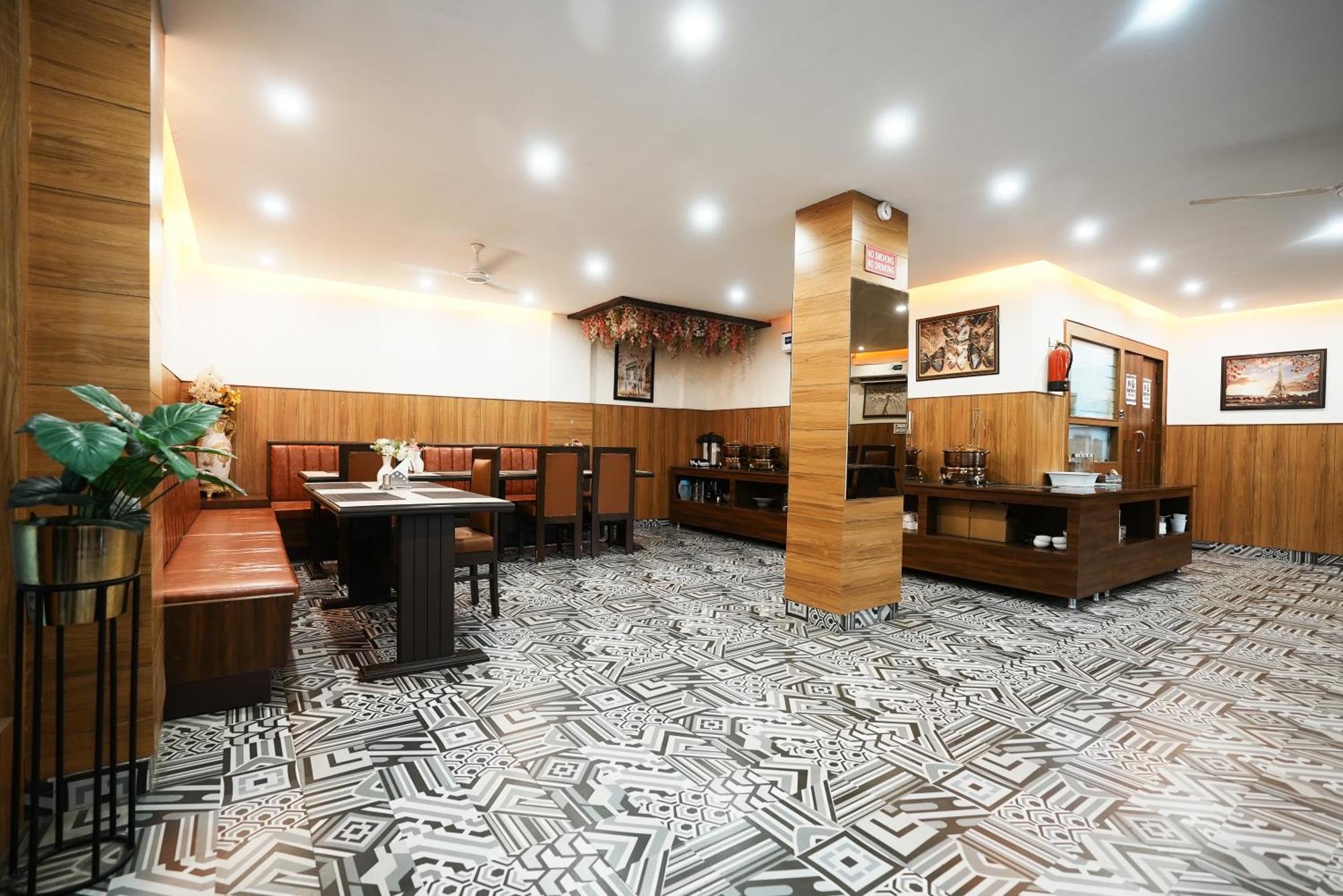 Hotel The 7 Seas Rishikesh Bagian luar foto