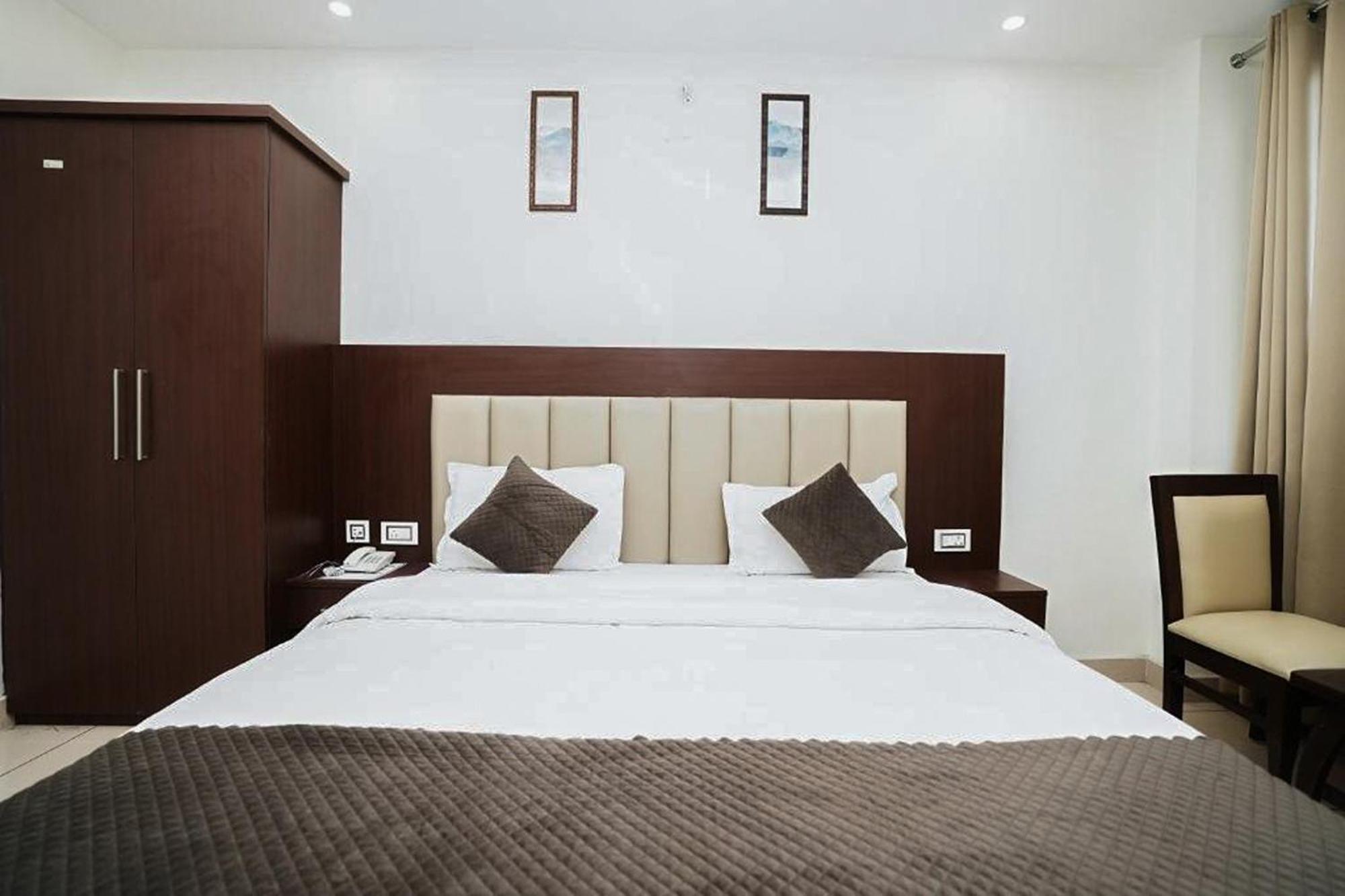 Hotel The 7 Seas Rishikesh Bagian luar foto