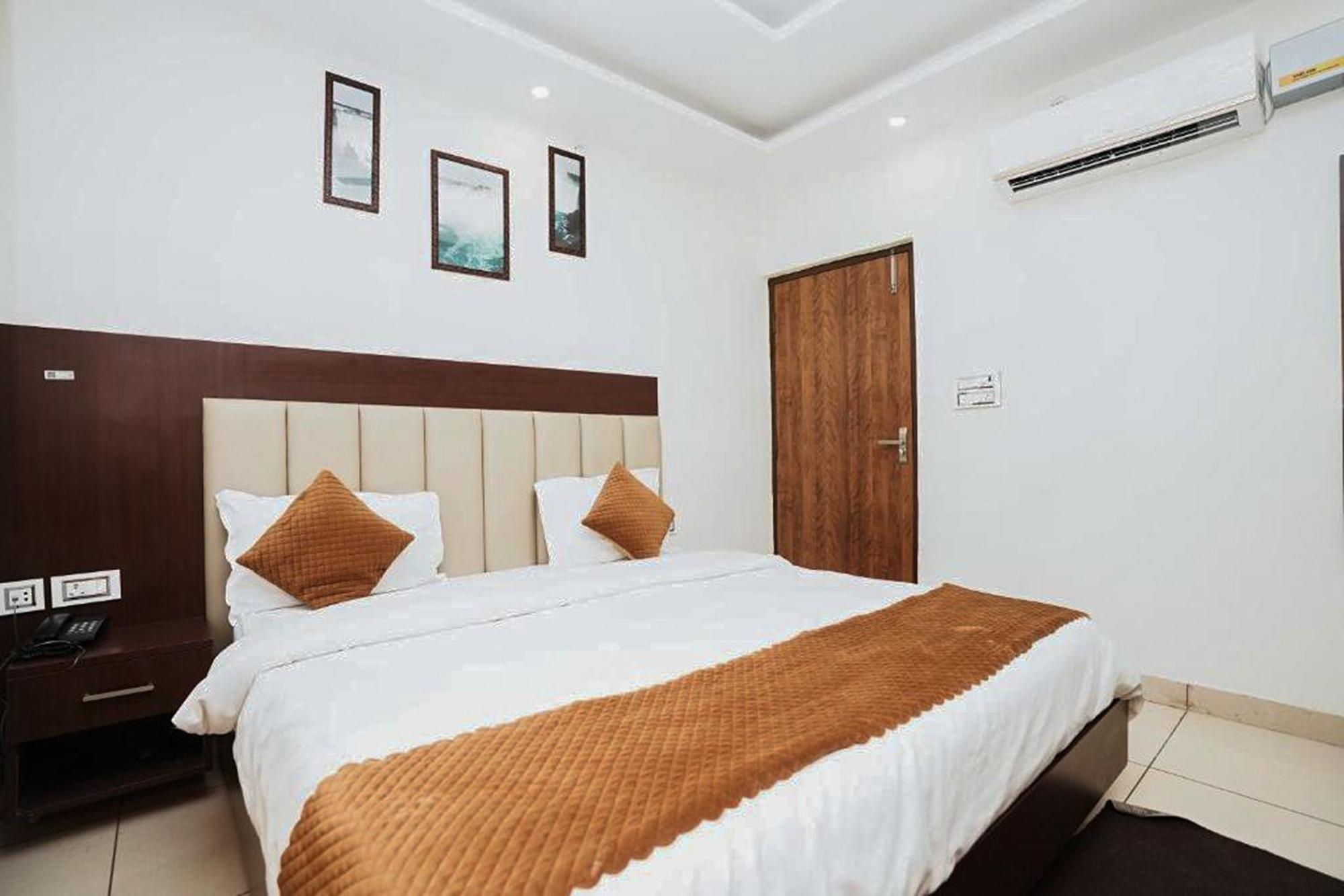 Hotel The 7 Seas Rishikesh Bagian luar foto
