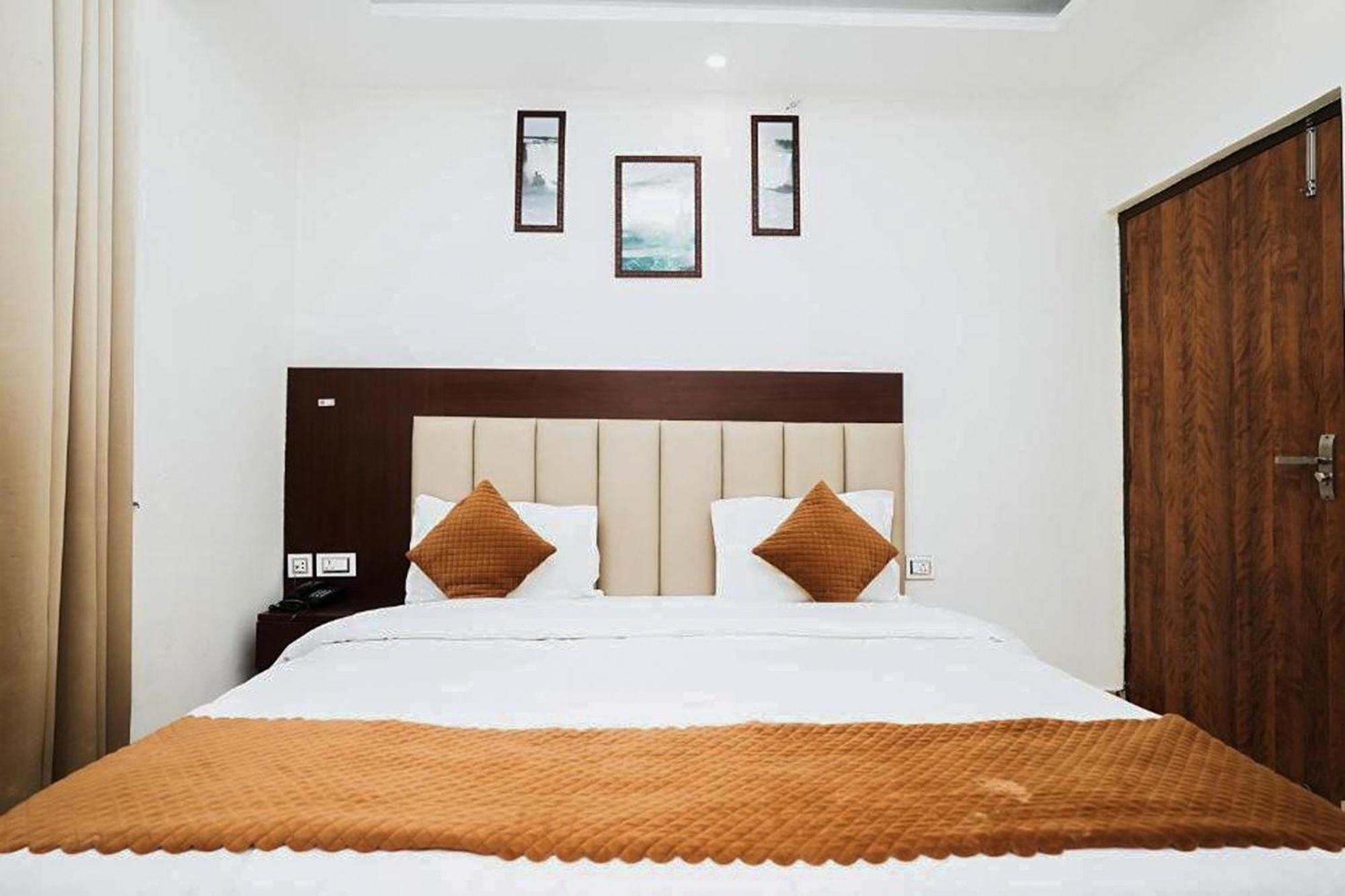 Hotel The 7 Seas Rishikesh Bagian luar foto