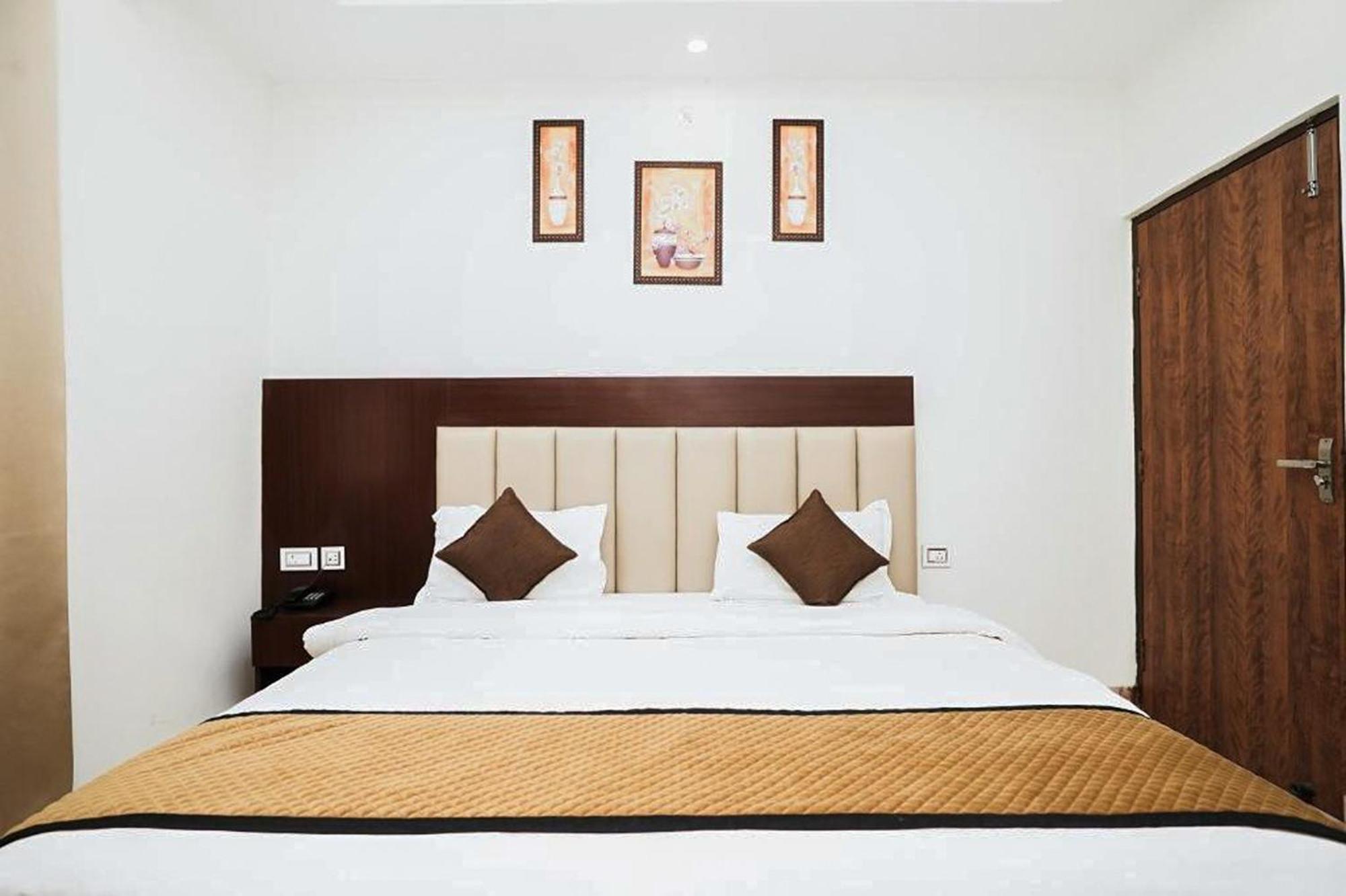 Hotel The 7 Seas Rishikesh Bagian luar foto