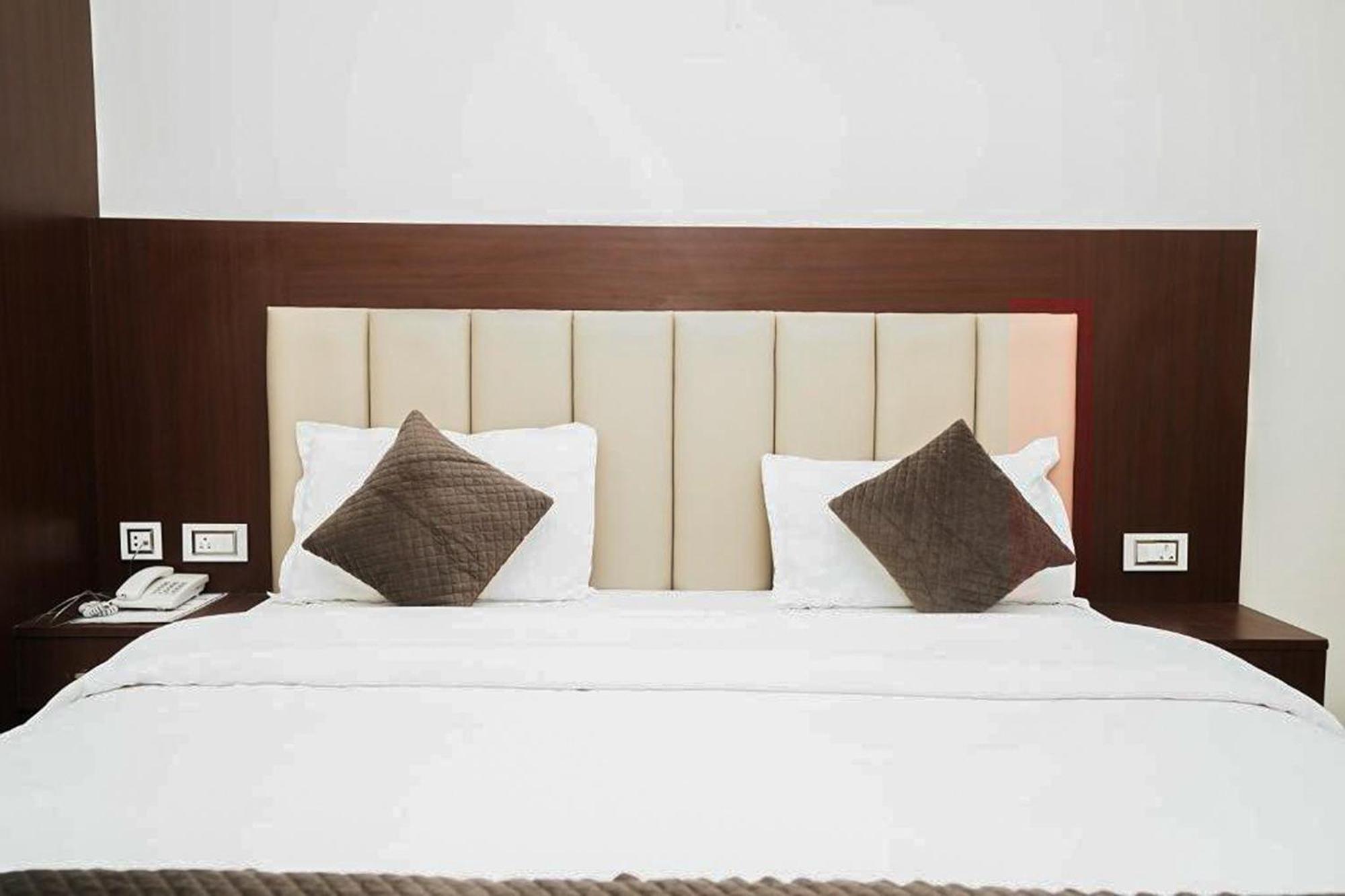 Hotel The 7 Seas Rishikesh Bagian luar foto