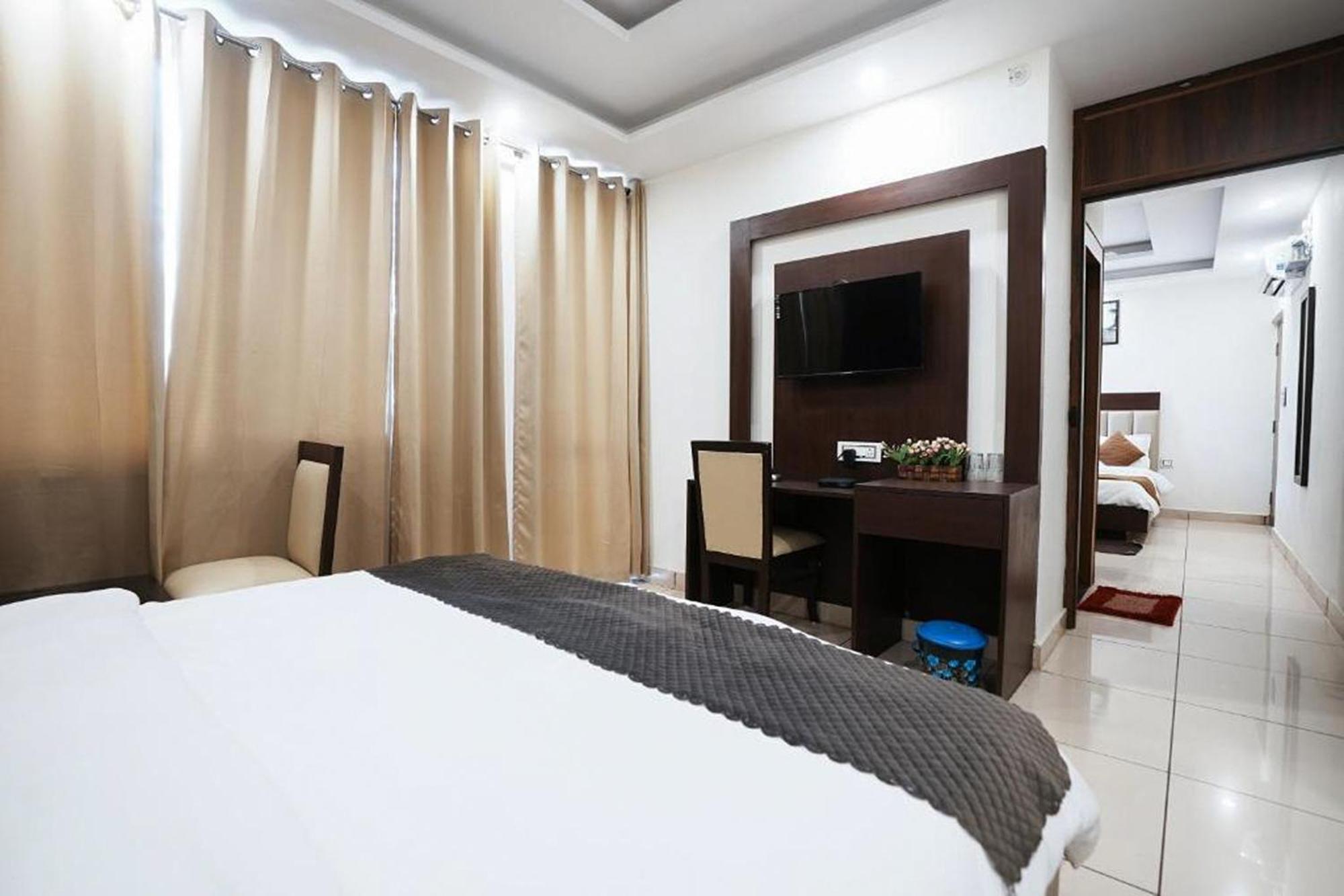 Hotel The 7 Seas Rishikesh Bagian luar foto