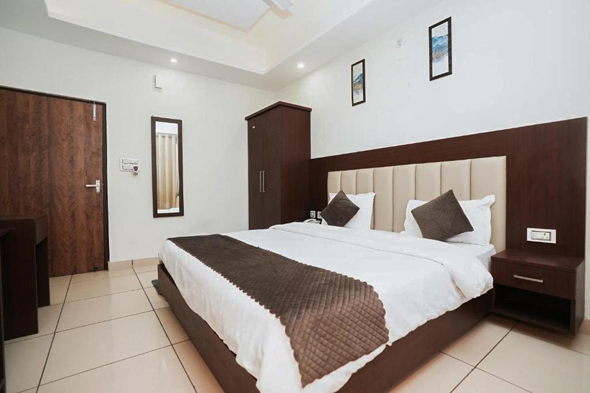 Hotel The 7 Seas Rishikesh Bagian luar foto