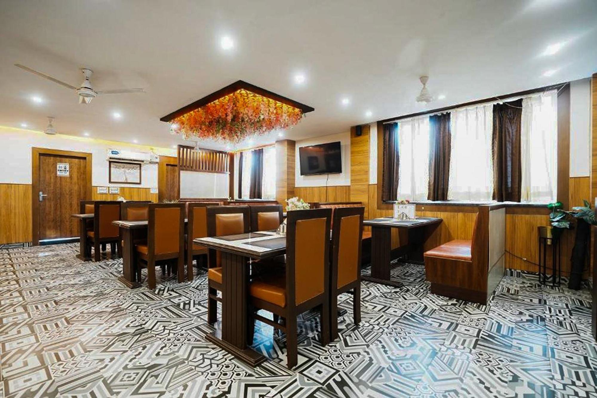 Hotel The 7 Seas Rishikesh Bagian luar foto